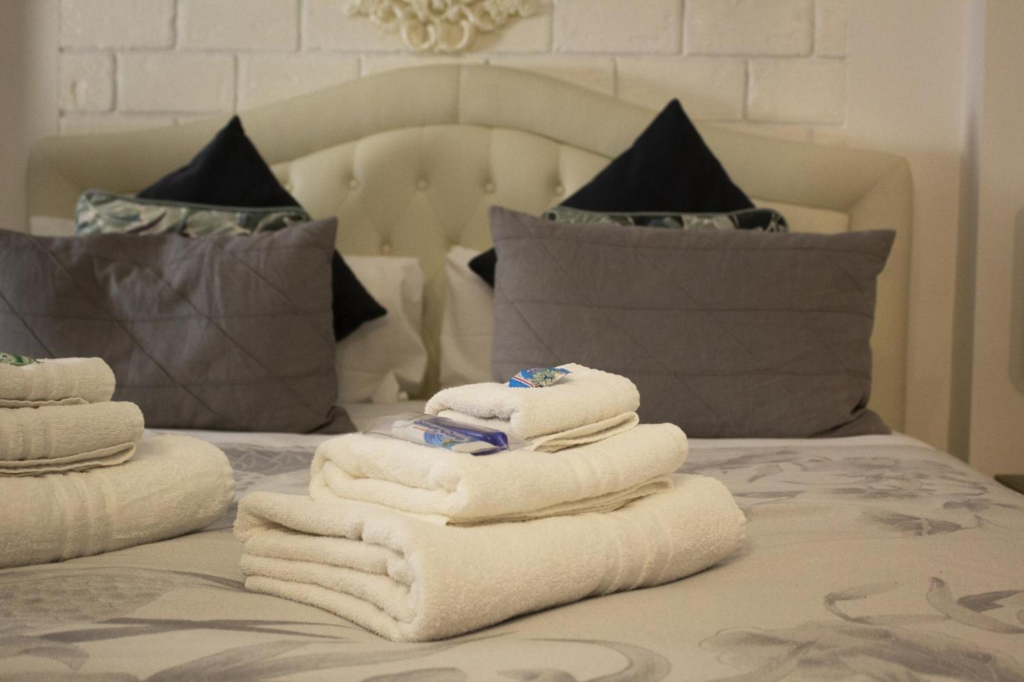 Bb Navigli Bed & Breakfast - Milan — Photos 1